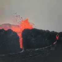 Ilustrasi erupsi Gunung Anak Krakatau yang terjadi beberapa waktu lalu. Credits: pexels.com by Koen Swiers