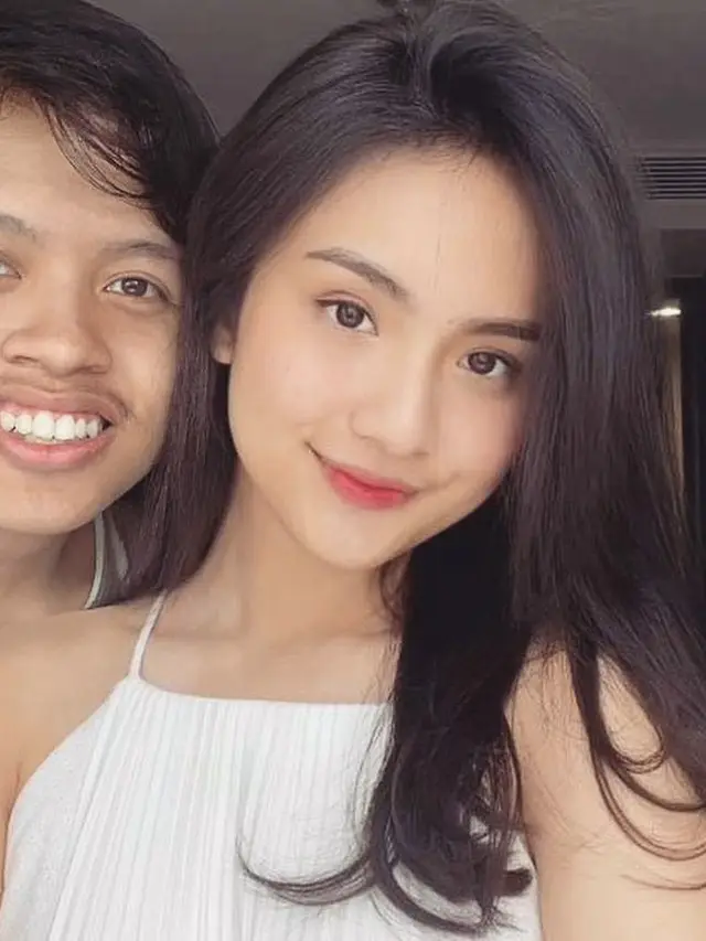 6 Editan Foto Pria Bareng Selebgram Gaming Ini Halu Banget, Kocak