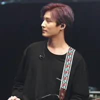 Susul Jae, Young K Day6 Rilis Single Solo Text Me Now.