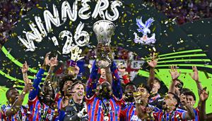 The Eagles untuk pertama kalinya dalam sejarah meraih gelar juara Conference League. (AFP/Tobias Schwarz)