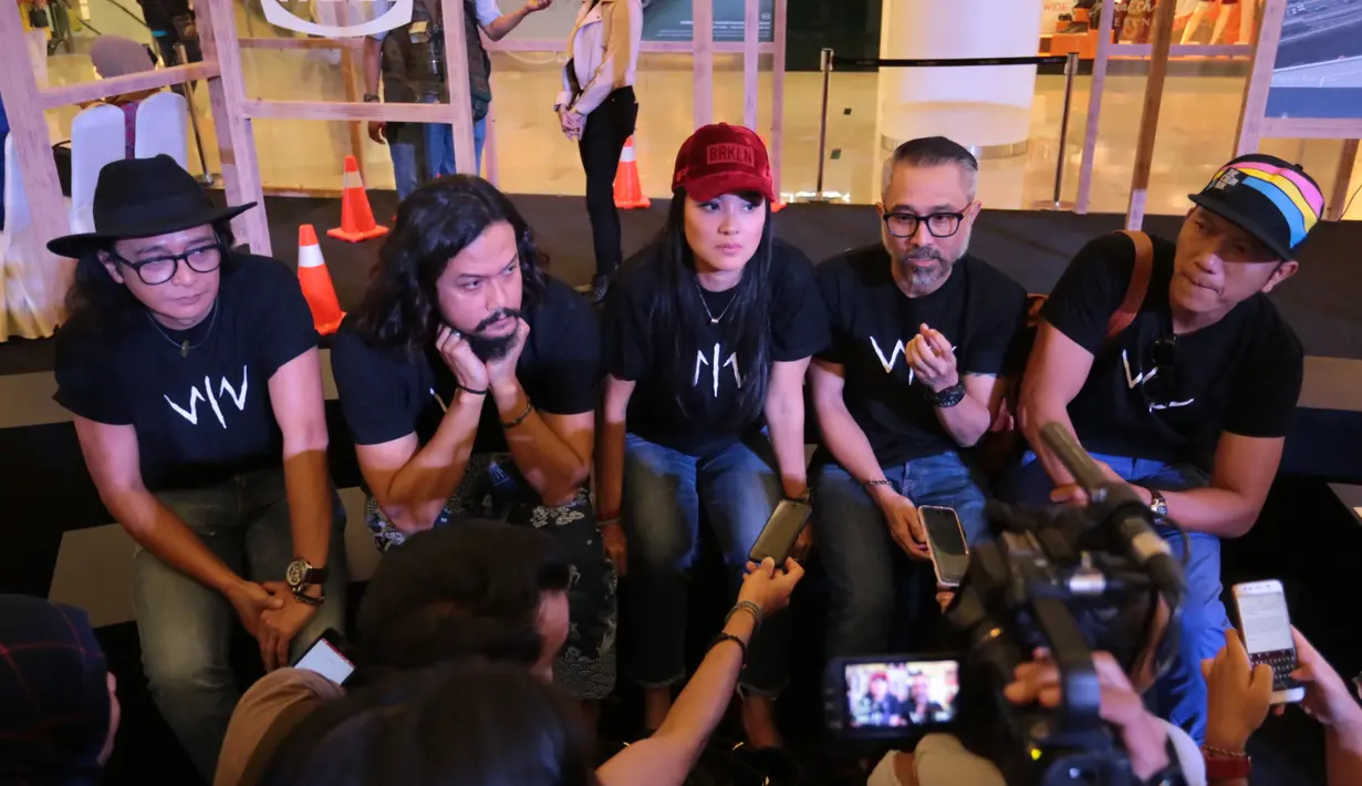 Diantaranya, Lukman Sardi, Dwi Sasono, Marcella Zalianty, Andi rif, Happy Salma, Marcell Siahaan, dan masih banyak nama lainnya. Ada nama Ruth Marini yang merupakan Best Actress Monologue Indonesia berperan sebagai Sinto Gendeng.(Adrian Putra/Bintang.com)