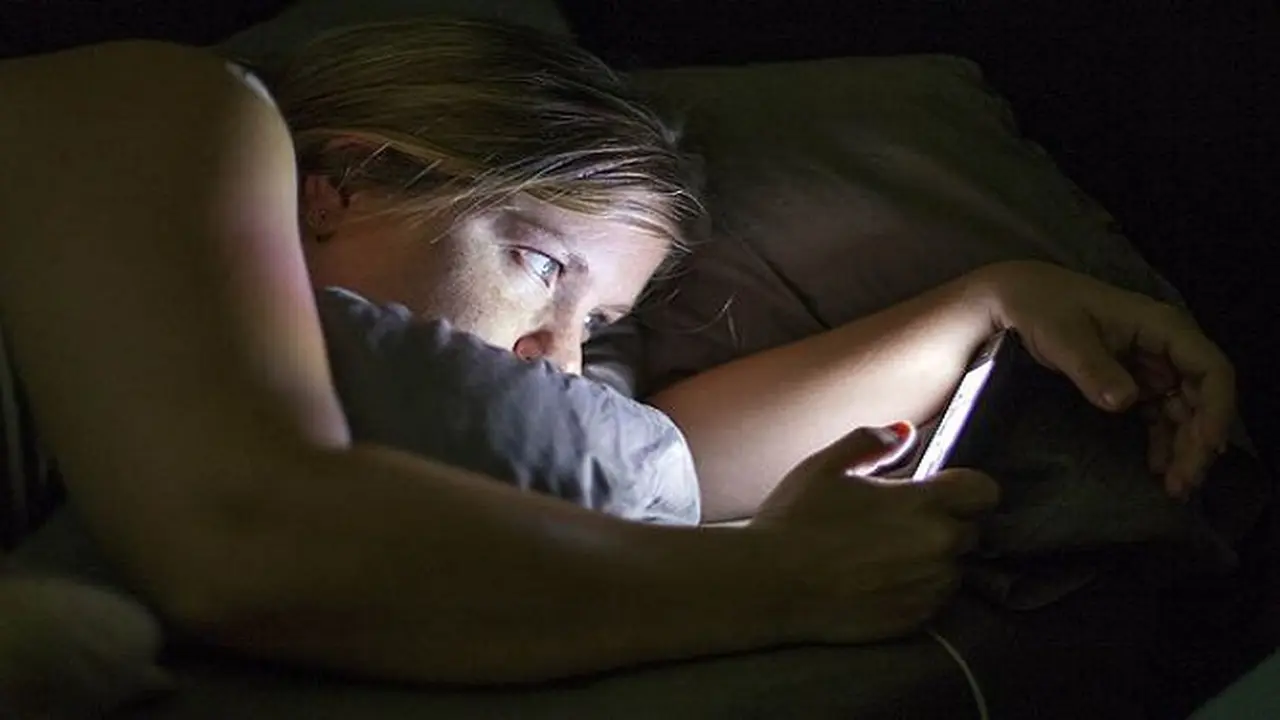  Survei: Wanita Lebih Sering Nonton Film Porno Daripada Pria