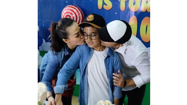 Jarang Terekspos, Ini 6 Potret Bintang Pratama Anak Christy Jusung