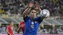 Pemain Italia Federico Chiesa memberi isyarat saat melawan Bulgaria pada pertandingan sepak bola Grup C kualifikasi Piala Dunia 2022 di Stadion Artemio Franchi, Florence, Italia, Kamis (2/9/2021). Pertandingan berakhir dengan skor 1-1. (AP Photo/Luca Bruno)