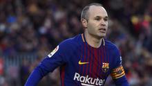 10. Andres Iniesta - Kontrol bola yang sempurna dan kemampuan memberi umpan matang yang tidak perlu diragukan. Kombinasi yang membuatnya menjadi pemain terbaik di Euro 2012, sebuah penghormatan yang sangat pantas didapatkan. (AFP/Josep Lago)