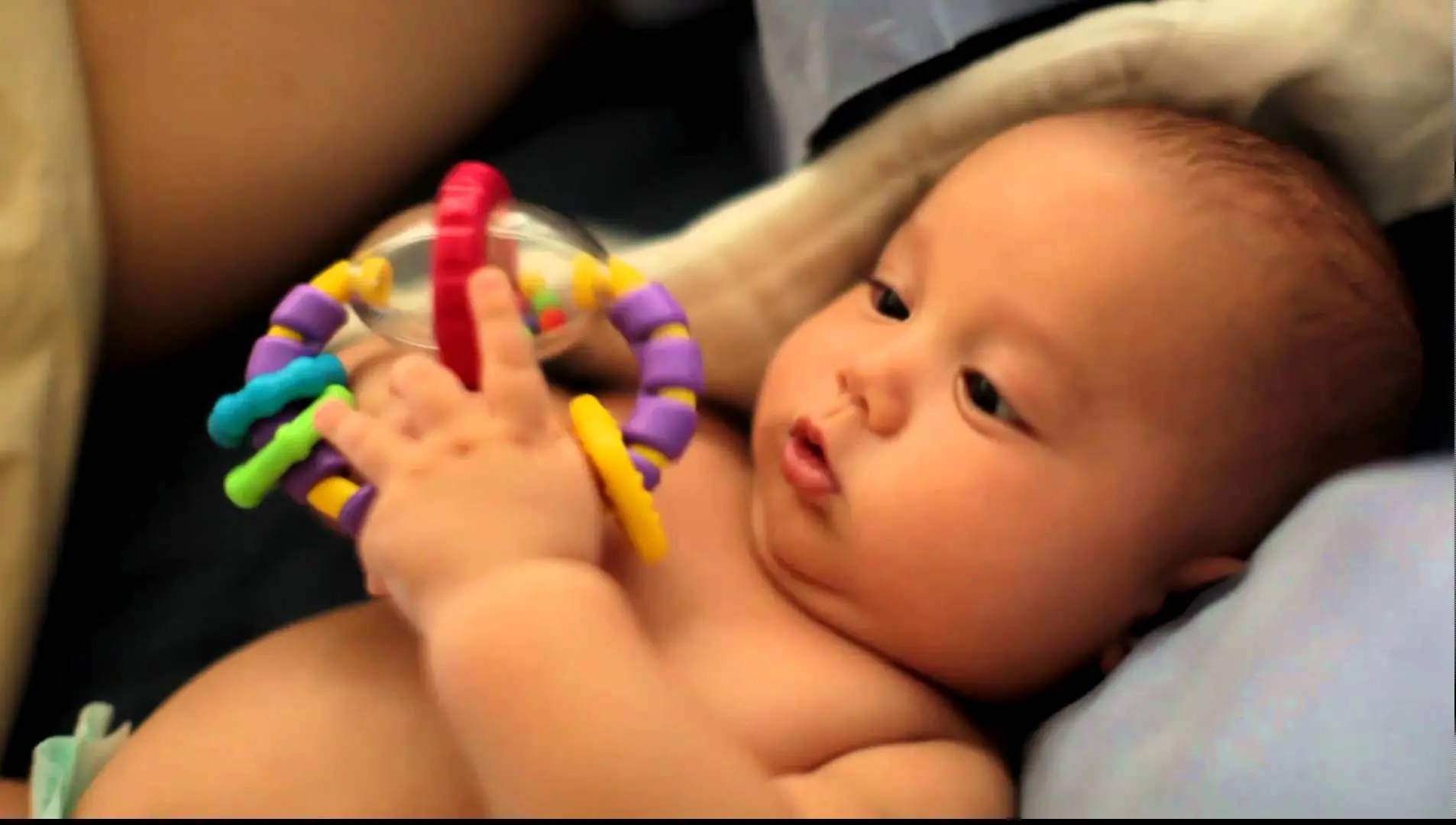 Metode Kinesthetic Infant Handling, Bikin Bayi Lebih Lincah. (Foto: YouTube.com)