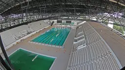 Suasana Venue Aquatic Center dalam tahap renovasi di Kawasan Senayan Sport Center, Jakarta (04/10/2017). Kolam renang ini dikerjakan sesuai standar internasional dari Federasi Renang Internasional (FINA). (Bola.com/Nicklas Hanoatubun)