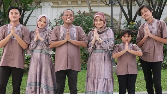 7 Kebersamaan Seleb Saat Lebaran Pertama Kali Bersama Pasangan