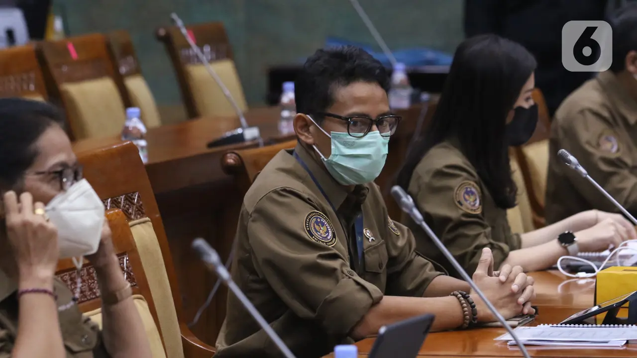 Rapat Perdana dengan DPR, Begini Gaya Menparekraf sandiaga uno