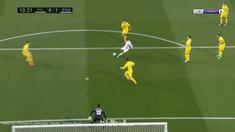 Berita video gerakan menipu Gareth Bale yang menawan menghasilkan gol untuk Real Madrid saat menghadapi Villarreal. This video presented by BallBall.
