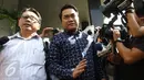 Anak Bupati Klaten nonaktif Sri Hartini, Andy Purnomo usai diperiksa KPK, Jakarta, Rabu (25/1). Andy diperiksa sebagai saksi terkait kasus dugaan suap promosi jabatan di Pemkab Klaten untuk tersangka SHT (Sri Hartini). (Liputan6.com/Helmi Afandi)