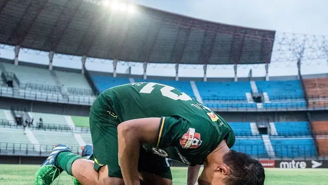 Gaya Selebrasi Pemain Persebaya Rayakan Runner-up Liga 1 2019