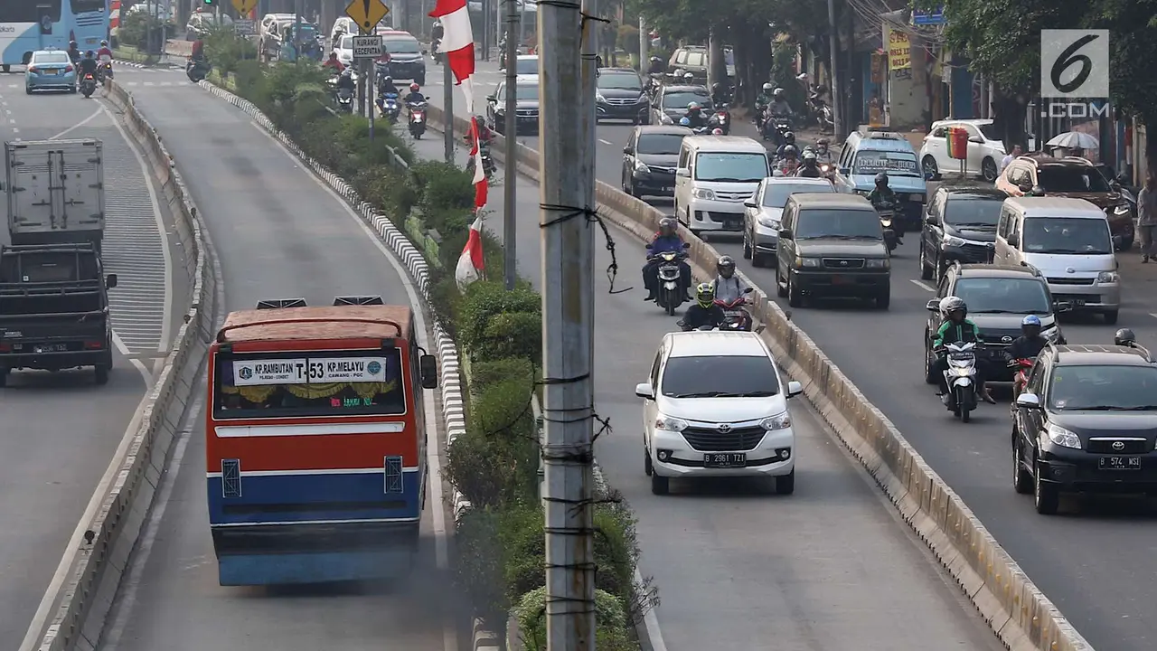 Bermental Buruk, Banyak Pengendara Terobos Jalur Transjakarta Meski Jalanan Lengang