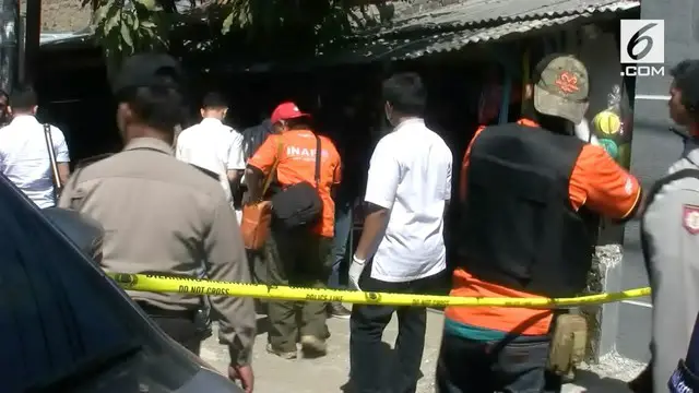 Menurut Kabag Penum Divisi Humas Polri Kombes Martinus Sitompul, penggeledahan tersebut memang berkaitan dengan bom Kampung Melayu.