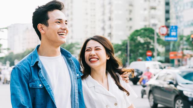 perempuan dan pasangan oktober