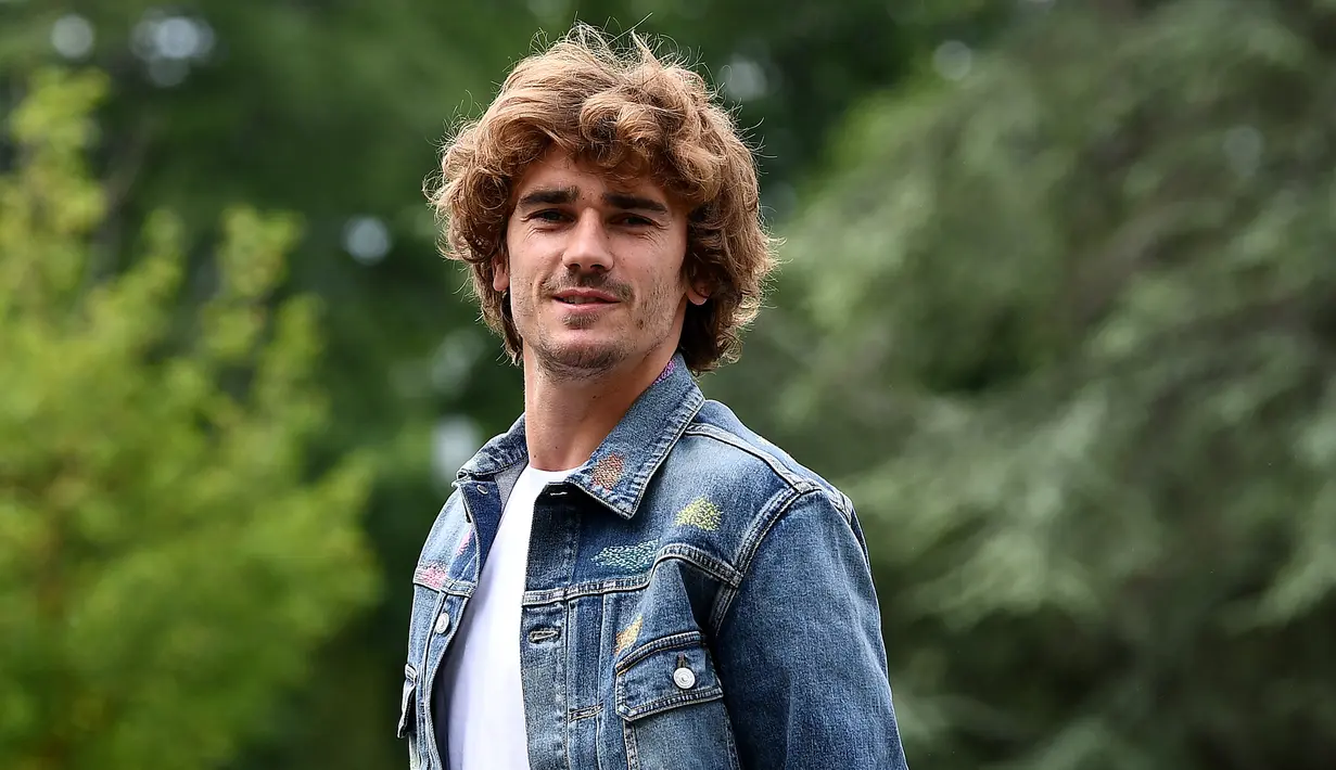 Barcelona resmi mendatangkan Antoine Griezmann dari Atletico Madrid seharga 120 juta euro. (Photo by FRANCK FIFE / AFP)