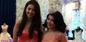 Desainer gaun pengantin Fetty Rusli belum lama ini memamerkan hasil karyanya. Diam-diam Velove Vexia hadir sebagai penonton