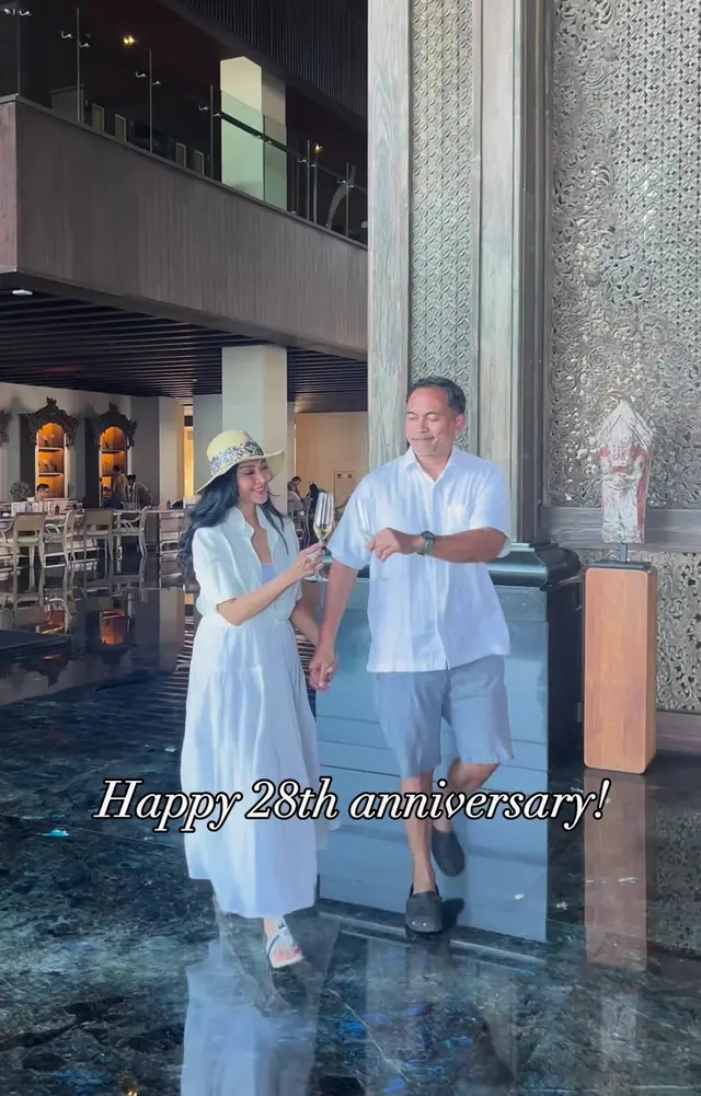 6 Potret Diah Permatasari dan suami rayakan 28 tahun pernikahan, mesranya bak remaja kasmaran