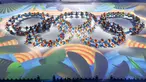 Atraksi konfigurasi logo olimpiade pada upacara penutupan Olimpiade Rio 2016 di Stadion Maracana, Rio de Janeiro, Minggu (21/8). Upacara penutupan olimpiade itu menampilkan berbagai seni tari dan musik yang sangat memanjakan mata (REUTERS/Fabrizio Bensch)