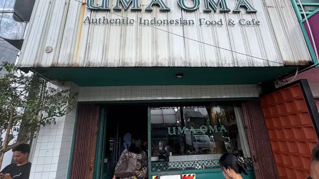 Uma Oma Cafe Blok M