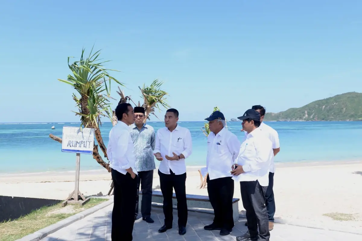 Presiden Jokowi Saat Meninjau Kawasan Ekonomi Khusus (KEK) Mandalika Lombok, Nusa Tenggara Barat (NTB) pada Jumat (17/5/2019). (Foto: Biro Pers Setpres)