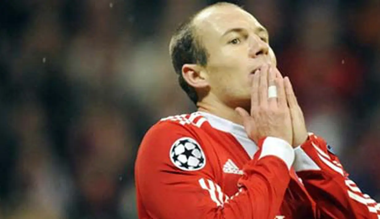Kekecewaan winger Bayern Muenchen, Arjen Robben setelah timnya kalah 0-2 dari Bordeaux di penyisihan Grup A Liga Champions yang digelar di Allianz-Arena, 3 November 2009. AFP PHOTO DDP / OLIVER LANG 