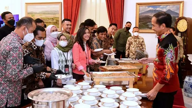 Jokowi Kenakan Batik Madura Jadi Sorotan Saat Makan Bareng Wartawan