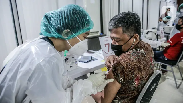 FOTO: 14.890.933 Orang Sudah Disuntik Vaksin COVID-19 Dosis Pertama
