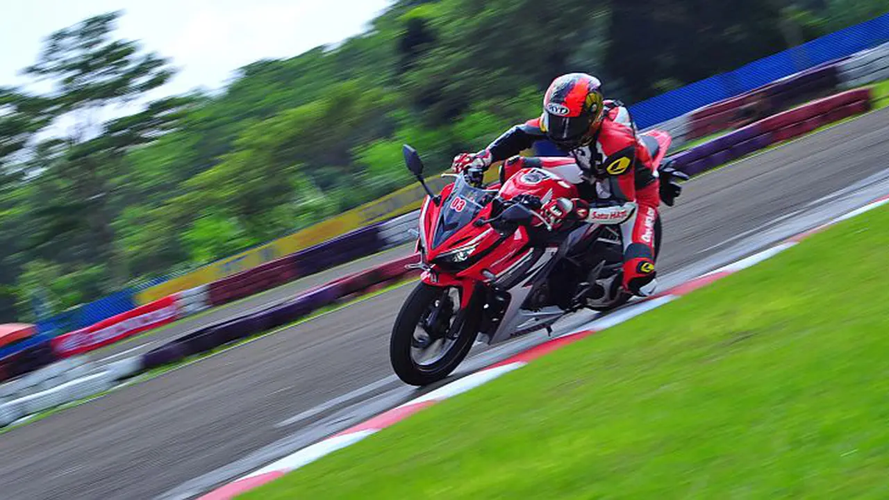 Merasakan Kelincahan All New CBR150R di Sentul Kecil