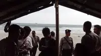  Tim SAR menghentikan sementara pencarian 1 mahasiswa Unsri yang tenggelam di Samudera Hindia. (Liputan6.com/ Yuliardi Hardjo Putra)