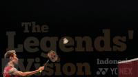 Pebulutangkis Malaysia, Lee Chong Wei ambil bagian dalam laga eksebisi The Legends Vision di GOR Asia Afrika, Senayan, Jakarta, Senin (17/8/2015). Laga ini sekaligus memberikan edukasi pada para atlet bulutangkis muda. (Liputan6.com/Helmi Fithriansyah) 