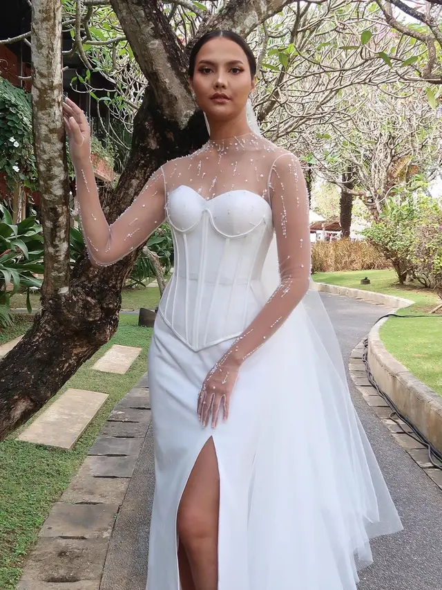6 Momen Pernikahan Valerie Krasnadewi dan Shanon Justin yang Lebih Muda 7 Tahun