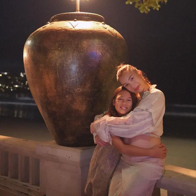 Jennifer Bachdim dan keluarga kecilnya (Instagram/jenniferbachdim)