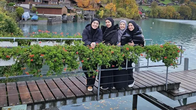 8 Potret Seru Natasha Rizki, Ratna Galih, Nina Zatulini dan Dian Ayu Liburan di Eropa
