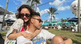 Liburan singkat di Bali, diketahui Siti Badriah dan Krisjiana sudah kembali pulang. Momen kepulangannya ini terlihat di story Instagramnya pada (20/6/2024) kemarin. Sibuk syuting, Krisjiana luangkan waktu untuk nikmati momen bareng anak dan istri dengan memilih berlibur di Bali. Pantai selalu menjadi pilihan ketika liburan di Bali, begitu juga dengan Siti Badriah. (Liputan6.com/IG/@sitibadriahh)