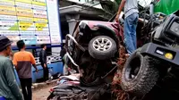 Kecelakaan maut kembali terjadi di Bumiayu, Brebes. Sedikitnya 4 orang meninggal dunia, delapan luka-luka. (Foto: Liputan6.com/Rojali untuk Muhamad Ridlo)