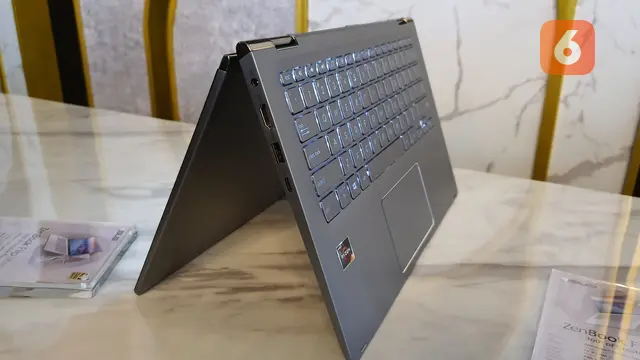 Laptop Asus ZenBook Flip UM462 (Liputan6.com/ Agustin Setyo W).