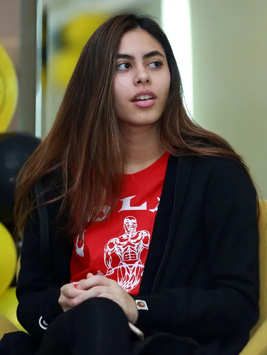 "Dari iseng akhirnya jadian beneran, aku enggak menyangka. Brandon dekati aku lama banget. Dia berani banget ngajak mama papa aku makan, dia setuju," ujar Valerie Thomas. (Deki Prayoga/Bintang.com)