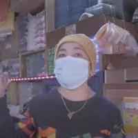 Nenek Gala Sky, Dewi Zuhriati, saat ini menjadi YouTuber kuliner (Dok. YouTube/Mama Fuji/Komarudin)