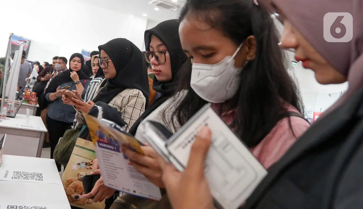 Bursa kerja Job Fair Jakarta ini gratis dan terbuka untuk umum serta menghadirkan puluhan perusahaan dari berbagai sektor dengan ribuan lowongan kerja, mulai dari level staf hingga manajerial. (Liputan6.com/Herman Zakharia)