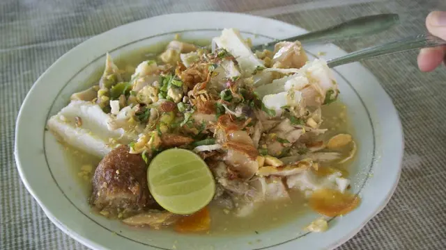 Menu-menu andalan khas daerah juga menjadi favorit sebagian keluarga.