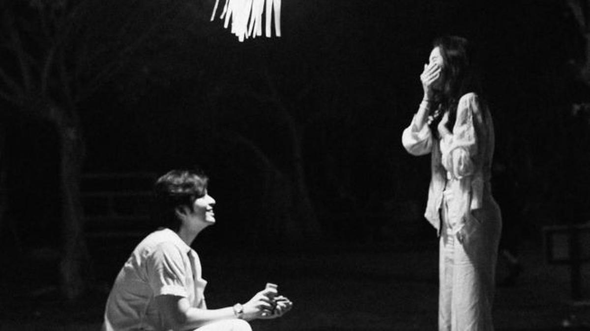Angga Yunanda Bagikan Potret Saat Melamar Shenina Cinnamon Sang Putri, Romantis di Malam Spesial