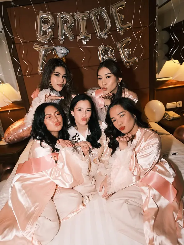 6 Potret Bridal Shower Yasmine Ow Bareng Sahabat, Ceria Jelang Hari Bahagia