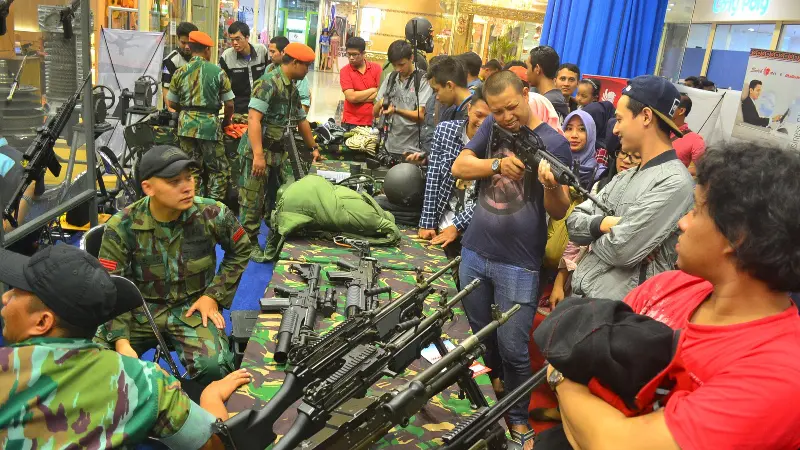 Gelar Pameran di Mal, Senjata SS2 Milik TNI AU Diserbu Warga 