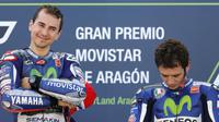 Lorenzo mendominasi balapan di MotoGP Aragon, memimpin sejak start hingga finis. Di sisi lain, Rossi hanya mampu finis ketiga. 