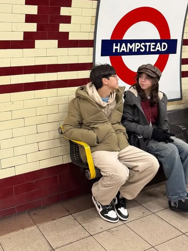 Wulan Guritno Liburan Akhir Tahun di London Bersama Ketiga Anak. [@sharazaaa]