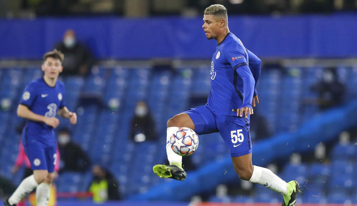 Pemain Chelsea, Tino Anjorin, mengontrol bola saat melawan Krasnodar pada laga Liga Champions di Stadion Stamford Bridge, Rabu (9/12/2020). Kedua tim bermain imbang 1-1. (AP Photo/Kirsty Wigglesworth, Pool)