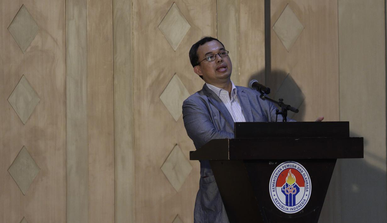 Calon ketua umum PSSI, Vijaya Fitriyasa, memberikan pemaparan saat diskusi di Wisma Kemenpora, Jakarta, Rabu (30/10/2019). Diskusi tersebut mengangkat tema "Mencari Ketua PSSI Ideal". (Bola.com/M Iqbal Ichsan)