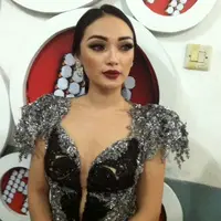 Zaskia Gotik tampil seksi