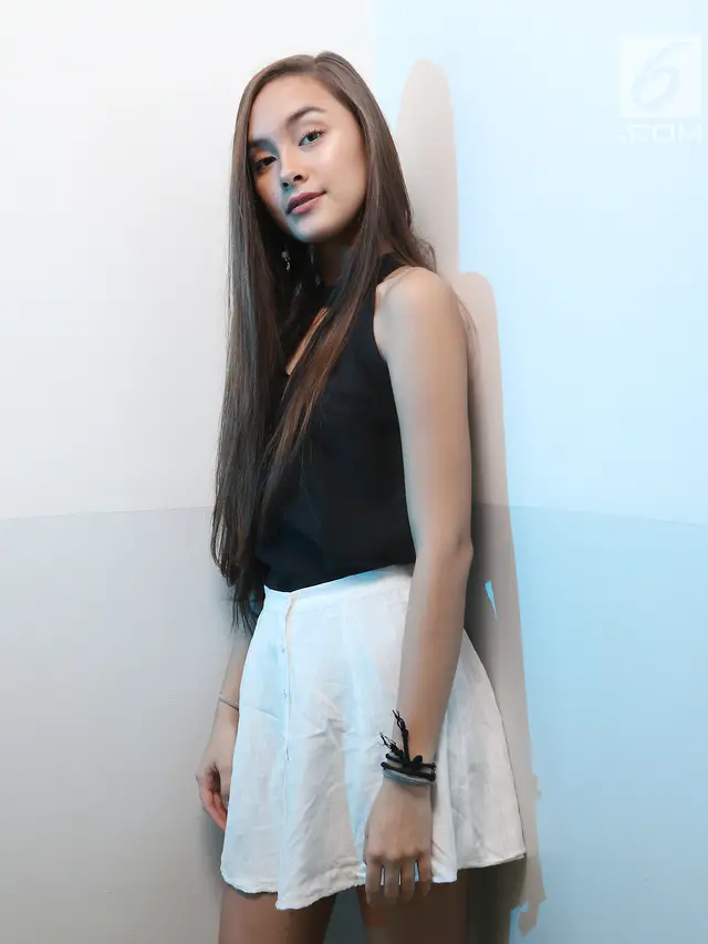 Pemain film Surat Cinta Untuk Starla, Caitlin Halderman